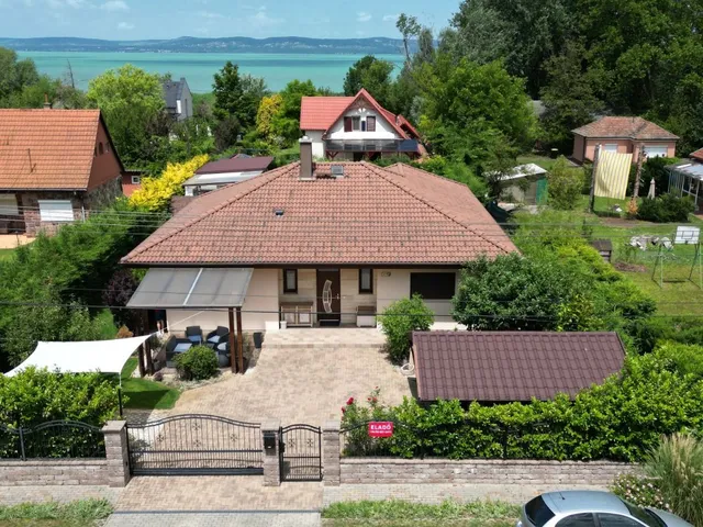 Eladó ház Balatonszárszó 180 nm