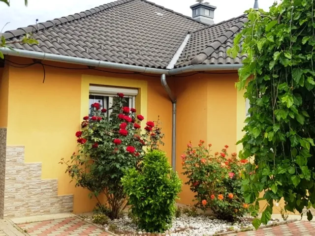 Eladó ház Tapolca, Kertváros 293 nm