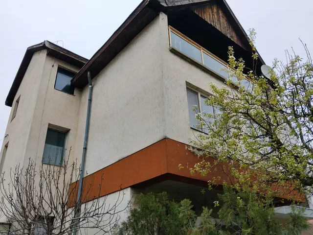 Eladó ház Budapest XVI. kerület, Rákosszentmihály 240 nm