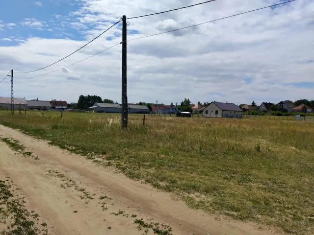 Eladó telek Tura 990 nm