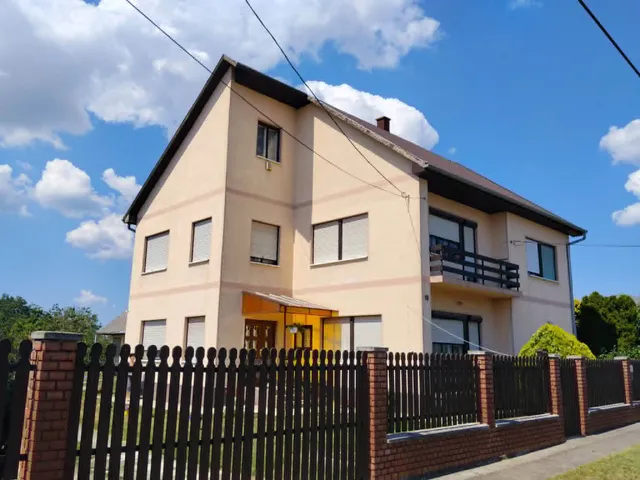 Eladó ház Vácszentlászló 220 nm