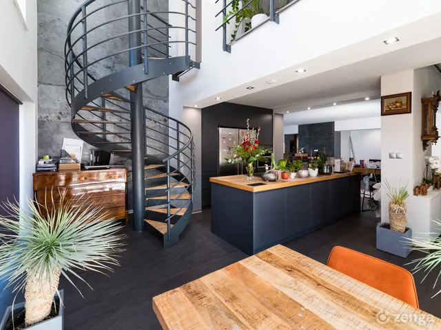 Eladó ház Győrújbarát 268 nm