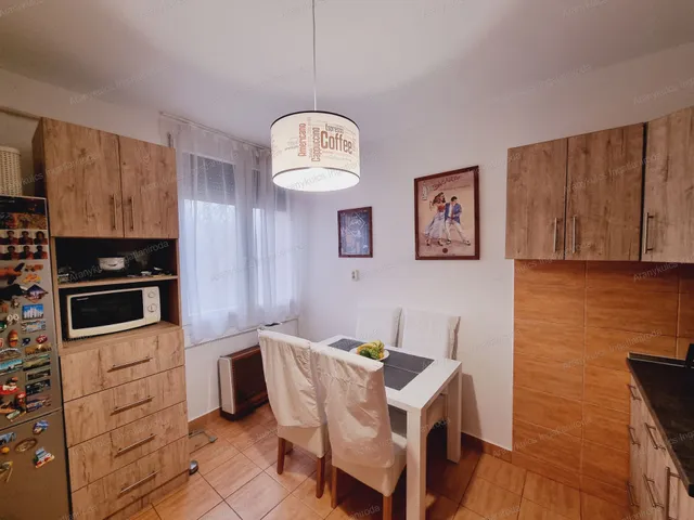Eladó lakás Gyula, Törökzug 69 nm