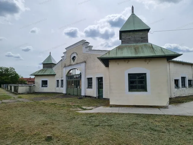 Eladó kereskedelmi és ipari ingatlan Szeghalom 800 nm