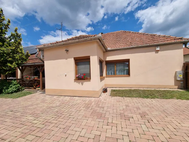 Eladó ház Gyula, Németváros 99 nm