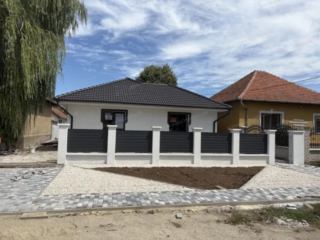 Eladó ház Gyula, Kastélykert 580 nm