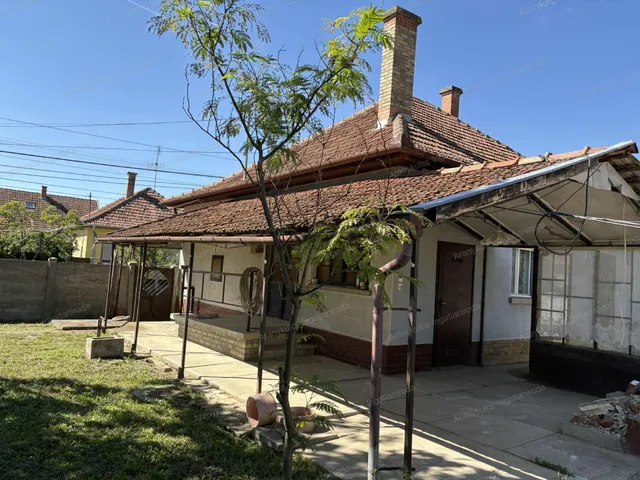 Eladó ház Gyula, Nagyrománváros 69 nm