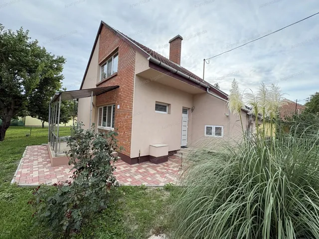 Eladó ház Gyula, Nagyrománváros 154 nm