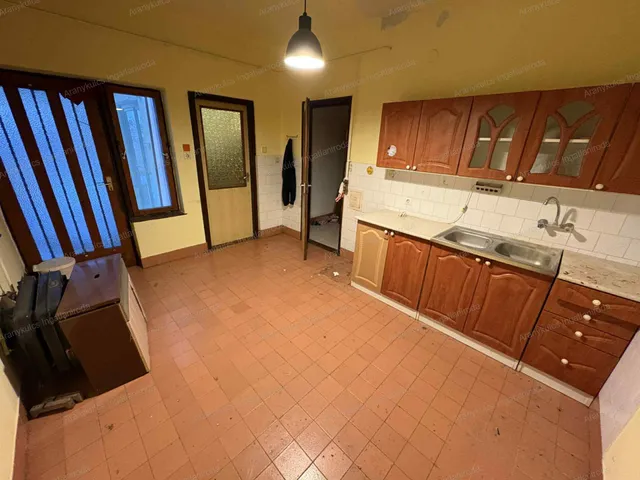 Eladó ház Gyula, Németváros, Árnyas utca 171 nm