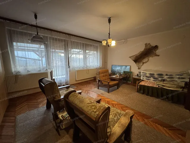 Eladó lakás Gyula, Törökzug 142 nm