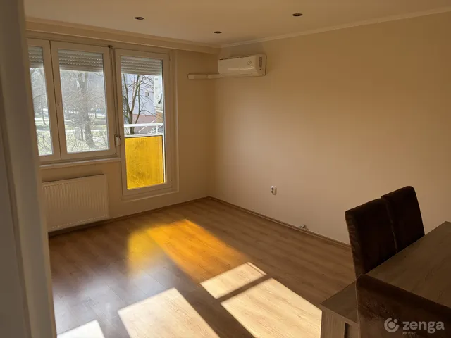 Eladó lakás Békéscsaba, Kazinczy-lakótelep, Kisszik utca 48 nm