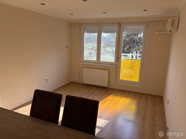 Eladó lakás Békéscsaba, Kazinczy-lakótelep, Kisszik utca 48 nm