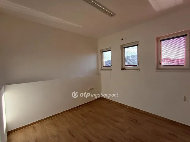 Eladó kereskedelmi és ipari ingatlan Polgár 204 nm