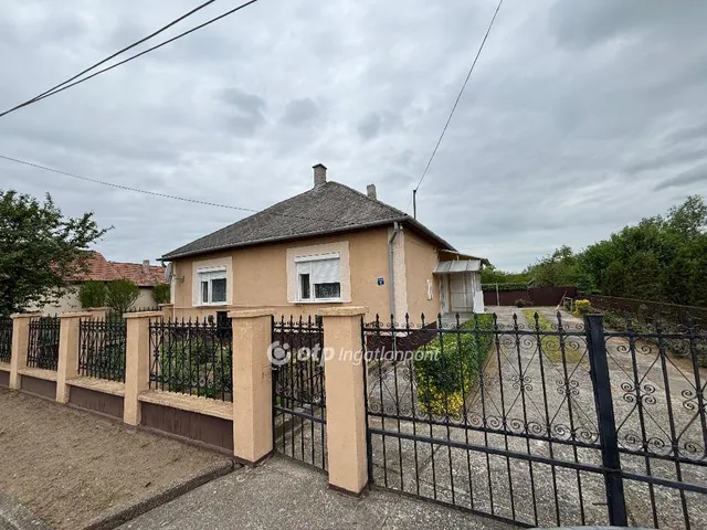 Eladó ház Beszterec 90 nm