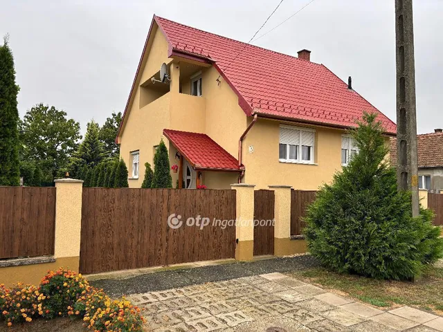 Eladó ház Dombrád 189 nm