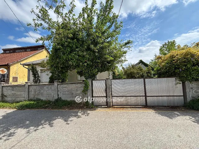 Eladó ház Döge 90 nm