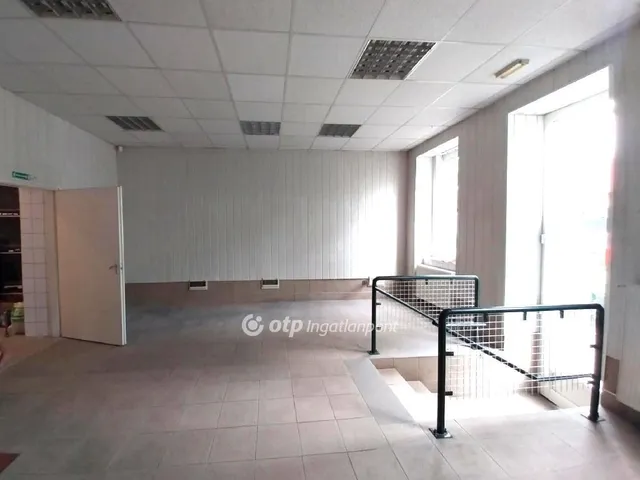 Eladó kereskedelmi és ipari ingatlan Nyíregyháza 50 nm