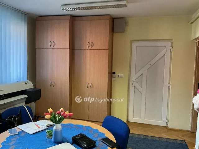 Eladó kereskedelmi és ipari ingatlan Nyíregyháza 93 nm