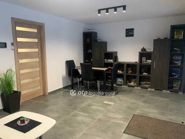 Eladó kereskedelmi és ipari ingatlan Nyíregyháza 30 nm