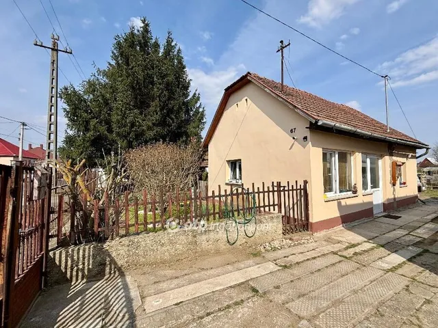 Eladó ház Sényő 48 nm