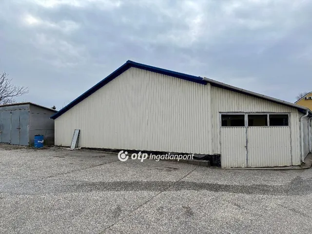 Kiadó kereskedelmi és ipari ingatlan Nyíregyháza 190 nm