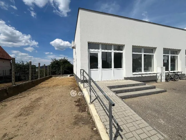 Kiadó kereskedelmi és ipari ingatlan Nyíregyháza 72 nm