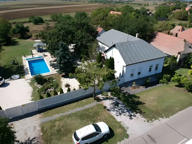 Eladó ház Tiszanána, Fő út 130 nm