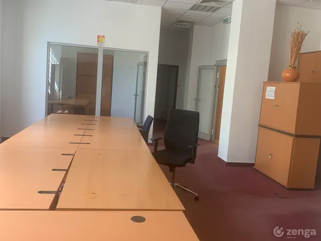 Kiadó kereskedelmi és ipari ingatlan Szekszárd, Újváros 400 nm