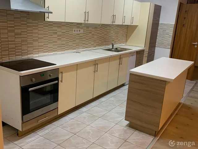 Kiadó lakás Szekszárd, Újváros 136 nm