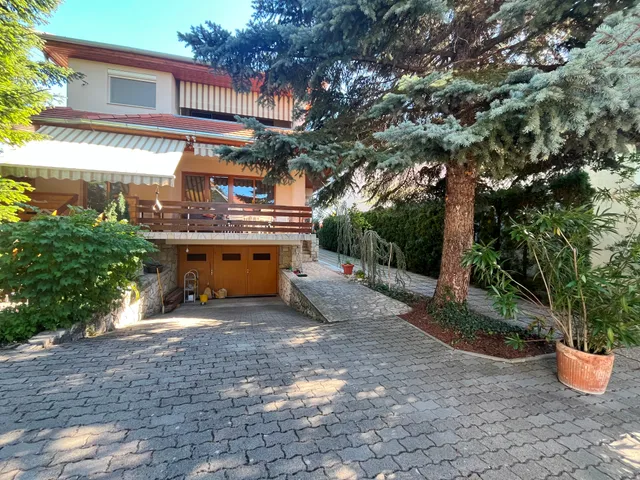 Eladó ház Vonyarcvashegy 300 nm