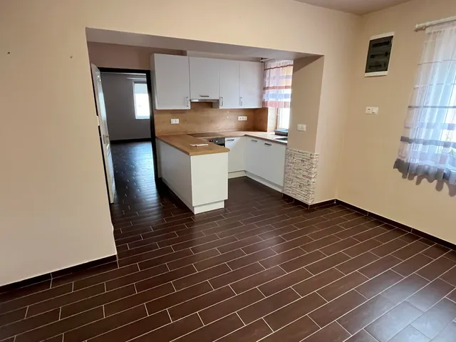 Kiadó ház Sárvár, Zrinyi utca 50 nm