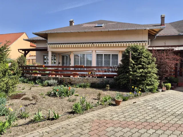 Eladó ház Debrecen, Úrrétje 250 nm