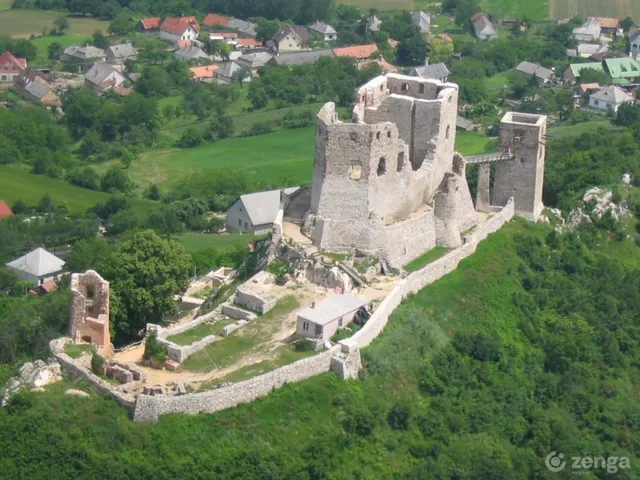 Eladó telek Csesznek, Totya utca 7389 nm