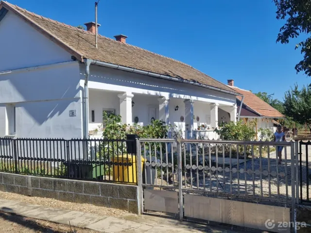 Eladó ház Abádszalók 96 nm