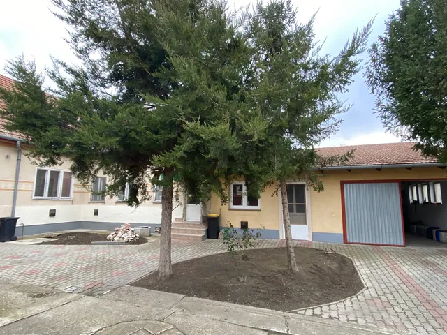 Eladó ház Kiskunfélegyháza, Erdélyváros 120 nm