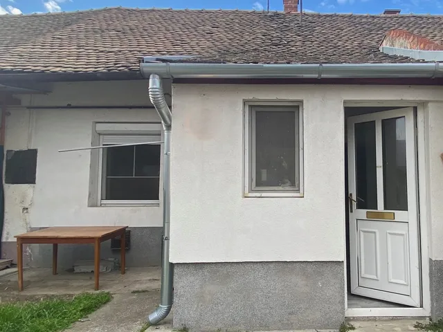 Eladó ház Kiskunfélegyháza, Árpádváros 30 nm