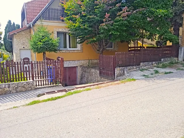 Kiadó ház Pécel 270 nm