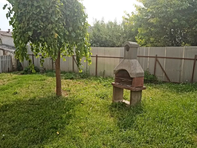Kiadó ház Pécel, Béke utca 270 nm