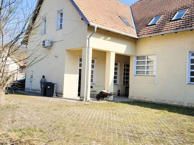 Eladó kereskedelmi és ipari ingatlan Kisnémedi 249 nm