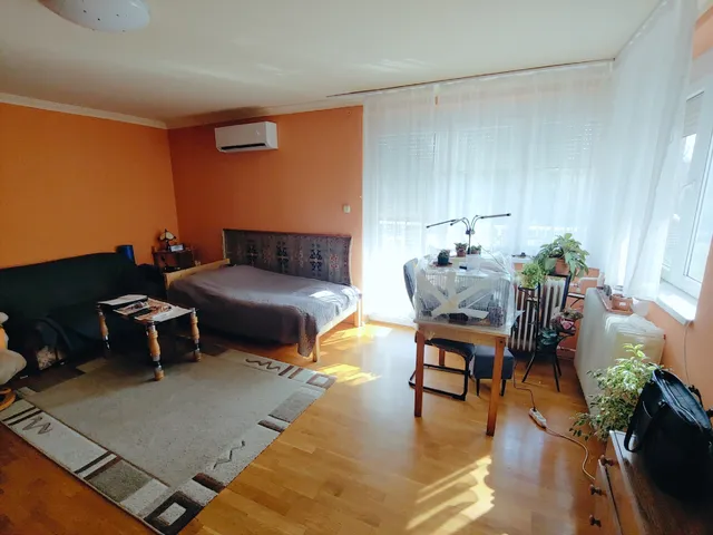 Eladó ház Üröm 250 nm