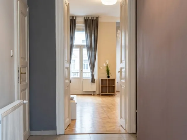 Eladó lakás Budapest VI. kerület, Paulay Ede utca 72 nm