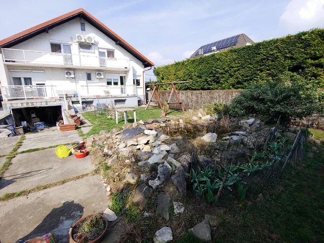 Eladó ház Üröm 250 nm