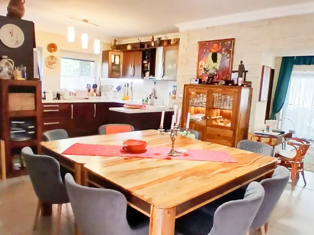 Eladó ház Pomáz, Csobogó utca 180 nm