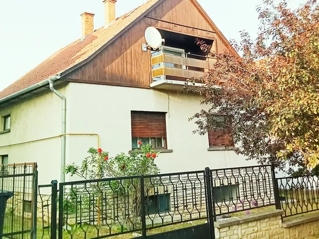 Eladó nyaraló Balatonfűzfő 120 nm