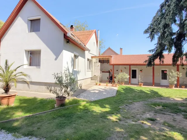 Eladó kereskedelmi és ipari ingatlan Jászberény 200 nm