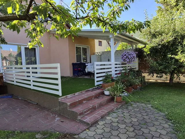 Eladó ház Nyíregyháza, Borbánya, Csemete utca 220 nm