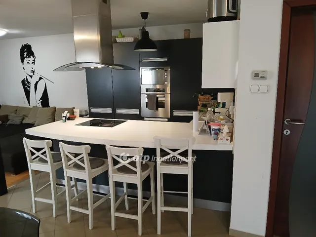 Eladó lakás Gyöngyös 174 nm