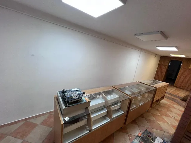 Eladó kereskedelmi és ipari ingatlan Eger 45 nm