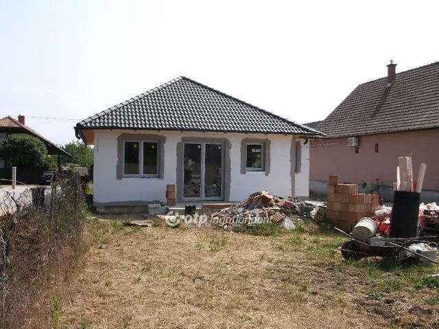 Eladó ház Atkár 93 nm