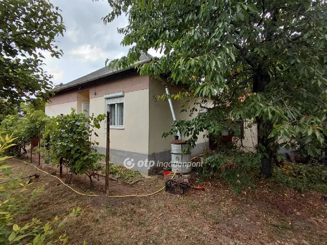 Eladó ház Csány 70 nm